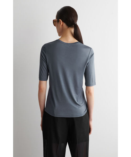 COS(コス)の「シルクジャージーTシャツ(Tシャツ/カットソー・レディース・ブルー系その他2・XL/L/M/S/XS)」の4枚目の写真
