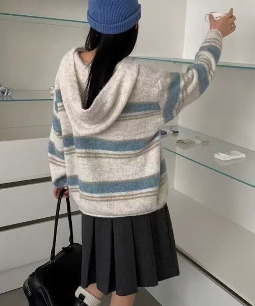 SHEPP（シープ）の「【26年秋冬新作】マルチボーダー フード付き ルーズシルエットニット（ニット/セーター・レディース・ホワイト/グレー/ネイビー/ブラウン・F）」の6枚目の写真