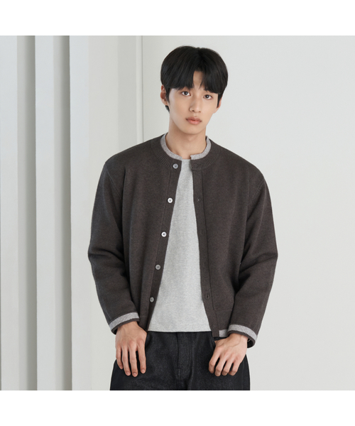 HYOJI(ヒョージ)の「26 FW ウォッシャブル ソフトタッチ ラウンドネック レイヤード クロップド ニット カーディガン (3カラー)(カーディガン/ボレロ・メンズ・ネイビー/チャコール/ブラック・M/L)」の2枚目の写真