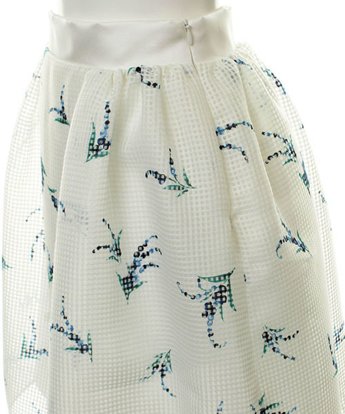 31 Sons de mode（トランテアン　ソン　ドゥ　モード）の「フラワープリントスカート（スカート・レディース・ホワイト/ネイビー・38/36）」の14枚目の写真