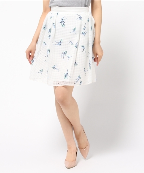 31 Sons de mode（トランテアン　ソン　ドゥ　モード）の「フラワープリントスカート（スカート・レディース・ホワイト/ネイビー・38/36）」の3枚目の写真