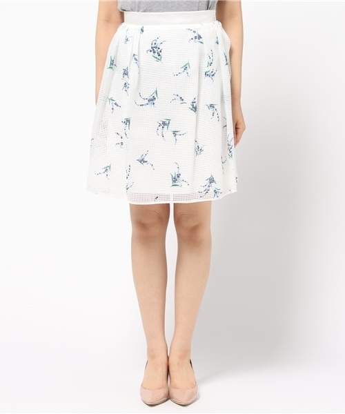 31 Sons de mode（トランテアン　ソン　ドゥ　モード）の「フラワープリントスカート（スカート・レディース・ホワイト/ネイビー・38/36）」の4枚目の写真