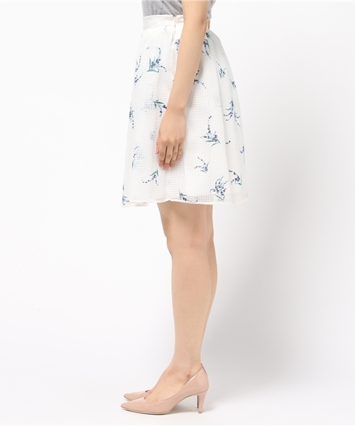 31 Sons de mode（トランテアン　ソン　ドゥ　モード）の「フラワープリントスカート（スカート・レディース・ホワイト/ネイビー・38/36）」の5枚目の写真