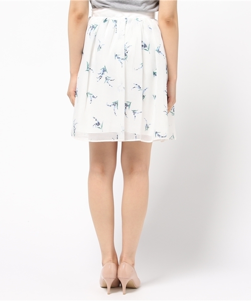 31 Sons de mode（トランテアン　ソン　ドゥ　モード）の「フラワープリントスカート（スカート・レディース・ホワイト/ネイビー・38/36）」の6枚目の写真