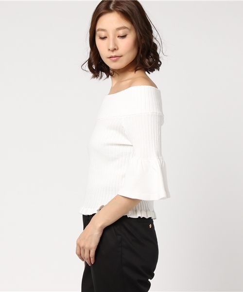 mysty woman（ミスティウーマン）の「リブ編みプレーティングフレア袖オフショルダーニット（ニット/セーター・レディース・レッド系その他/オフホワイト/イエロー/ブラック・FREE）」の6枚目の写真