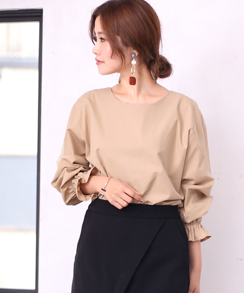 Bou Jeloud(ブージュルード)の「袖しぼりシンプルブラウス(シャツ/ブラウス・レディース・ベージュ/オフホワイト・38)」の2枚目の写真