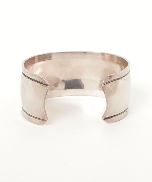 ROOPTOKYO（ループトウキョウ）の「39/サンク REPOUSSE WIDE BANGLE (L)（バングル/リストバンド・メンズ・シルバー・FREE）」の7枚目の写真
