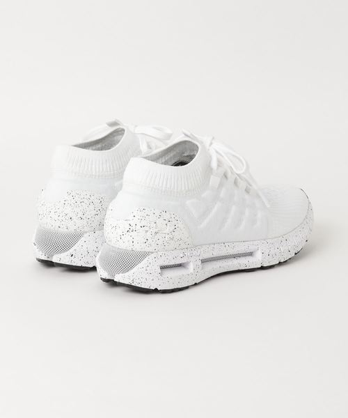 UNDER ARMOUR（アンダーアーマー）の「メンズランニングシューズ / ホバーファントム コネクト（スニーカー・メンズ・ホワイト×ブラック/ロイヤルブルー・28.5/25.5/26.5/27.5/29.0/27.0/28.0/26.0/30）」の4枚目の写真