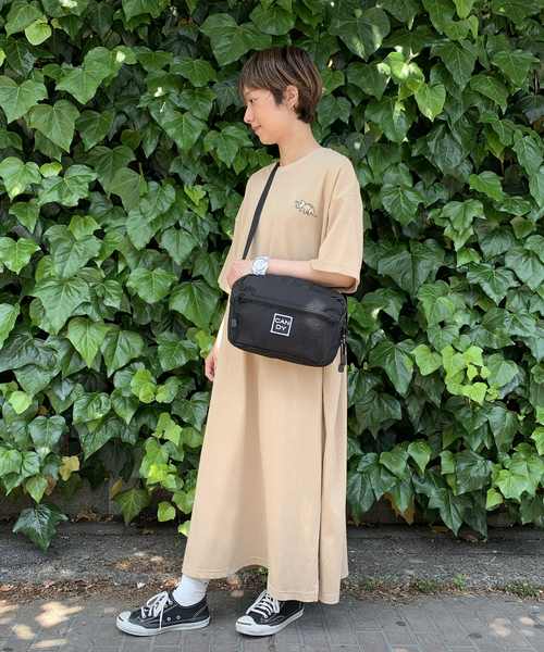 Candy Stripper（キャンディストリッパー）の「【WEB限定】BRAVE DINOSAUR MAXI ワンピース（ワンピース・レディース・ベージュ/ヘザーグレー/オフホワイト/ブラック・2）」の4枚目の写真