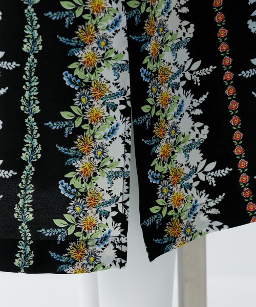 MILKFED.(ミルクフェド)の「FLORAL 2WAY DRESS(ワンピース・レディース・レッド/ネイビー/ブラック・ONE SIZE)」の5枚目の写真
