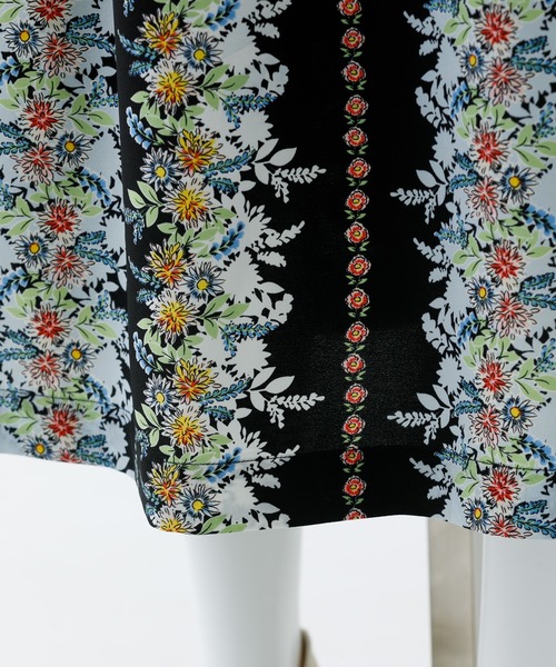 MILKFED.(ミルクフェド)の「FLORAL 2WAY DRESS(ワンピース・レディース・レッド/ネイビー/ブラック・ONE SIZE)」の9枚目の写真