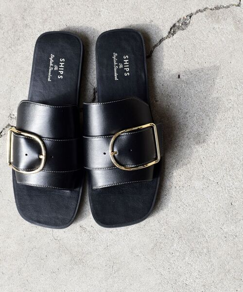 SHIPS(シップス)の「バックルデザインフラットサンダル◆(サンダル・レディース・ブラック/ナチュラル・38/36/37)」の1枚目の写真