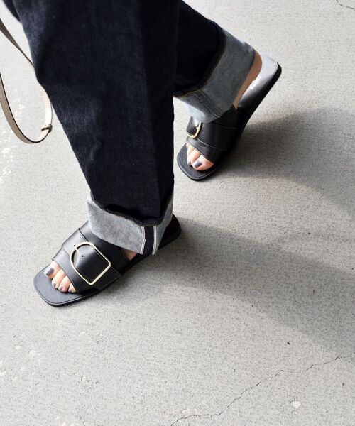 SHIPS(シップス)の「バックルデザインフラットサンダル◆(サンダル・レディース・ブラック/ナチュラル・38/36/37)」の6枚目の写真