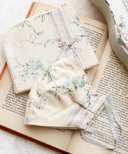 axes femme(アクシーズファム)の「ミュール柄抗菌マスク&ポーチ(マスク・レディース・パープル/ピンク・MEDIUM)」の2枚目の写真