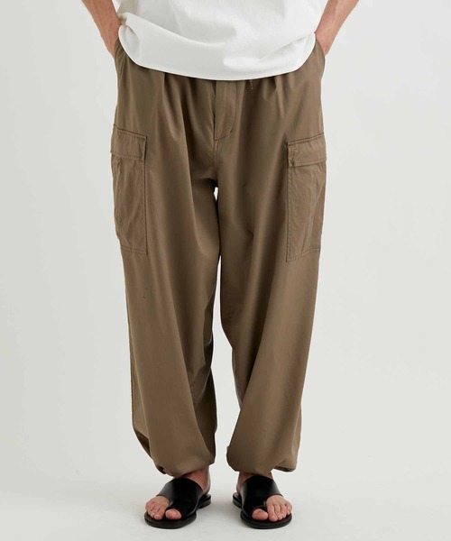 ADAM ET ROPE'(アダムエロペ)の「4Dコットンワイドカーゴパンツ(カーゴパンツ・メンズ・ホワイト/グレー系その他・M/L)」の15枚目の写真