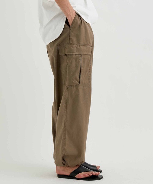 ADAM ET ROPE'(アダムエロペ)の「4Dコットンワイドカーゴパンツ(カーゴパンツ・メンズ・ホワイト/グレー系その他・M/L)」の16枚目の写真
