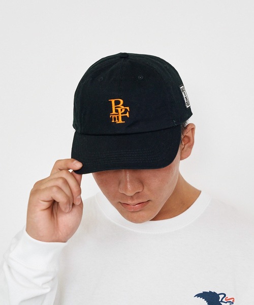 BACK TO THE FIELD（バック トゥー ザ フィールド）の「BTTF刺繍アイコンロゴキャップ（キャップ・レディース・グリーン/ネイビー/ベージュ/ホワイト/ブルー/ブラック・FREE）」の3枚目の写真