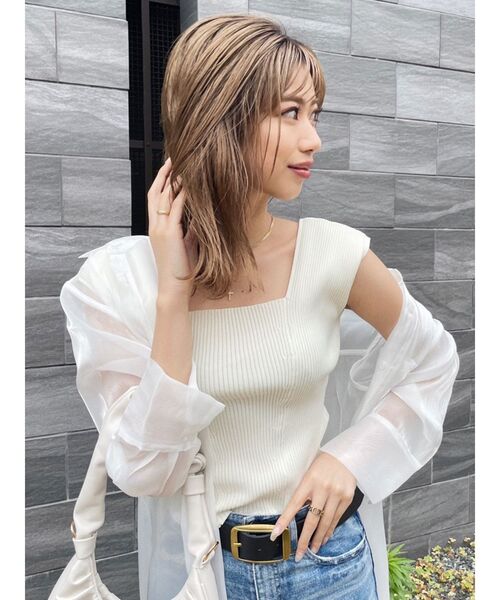 MURUA（ムルーア）の「バックオープンアシメニットタンク（ニット/セーター・レディース・ホワイト/ブラック/グリーン/ベージュ・FREE）」の2枚目の写真