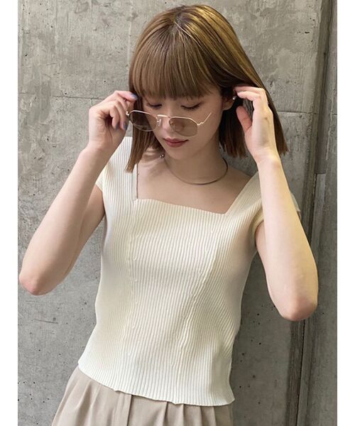 MURUA（ムルーア）の「バックオープンアシメニットタンク（ニット/セーター・レディース・ホワイト/ブラック/グリーン/ベージュ・FREE）」の5枚目の写真