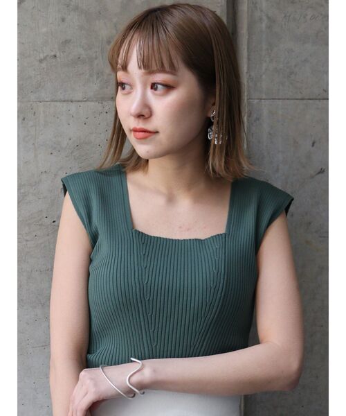 MURUA（ムルーア）の「バックオープンアシメニットタンク（ニット/セーター・レディース・ホワイト/ブラック/グリーン/ベージュ・FREE）」の8枚目の写真