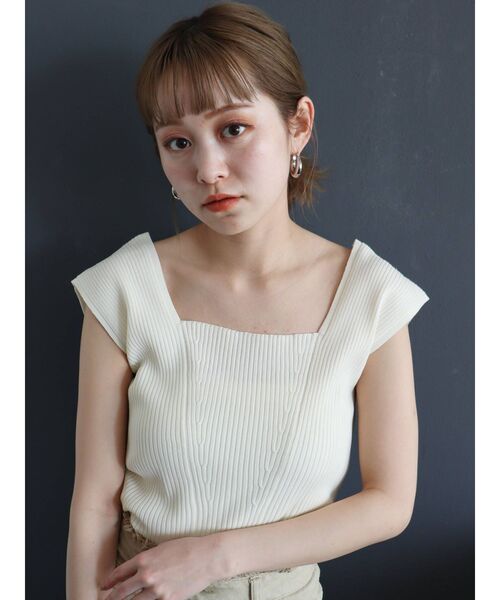 MURUA（ムルーア）の「バックオープンアシメニットタンク（ニット/セーター・レディース・ホワイト/ブラック/グリーン/ベージュ・FREE）」の17枚目の写真