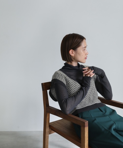 select MOCA（セレクトモカ）の「2021 AW Vネック柄ガーター編みショートベスト（ベスト・レディース・ブラック/ブラウン/カーキ・FREE）」の16枚目の写真
