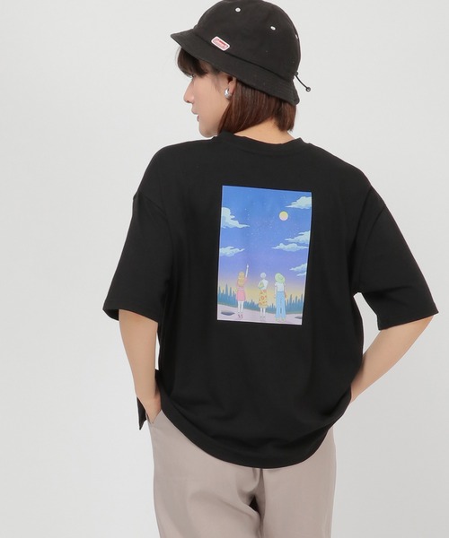 ikka（イッカ）の「Kisa コラボバックプリントT（Tシャツ/カットソー・レディース・ブラック/オフホワイト・L/S/M）」の2枚目の写真