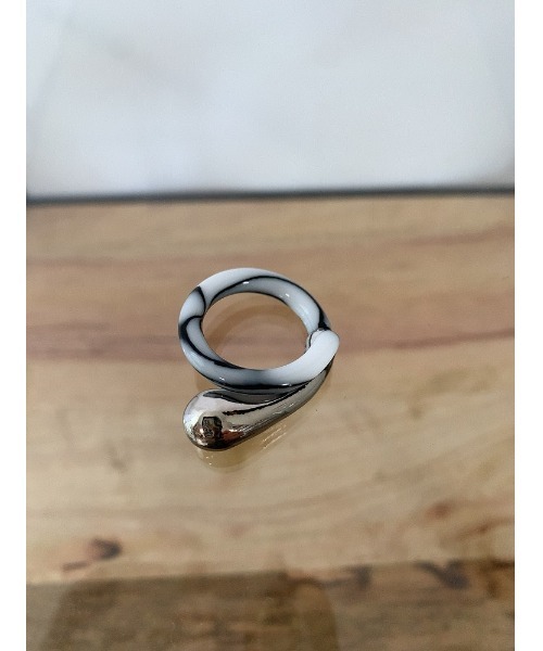 mou(モウ)の「トップカラークリアリング(リング・レディース・シルバー/ゴールド/ブラウン/イエロー/ピンク/ブラック/ホワイト/ホワイト系その他・FREE)」の1枚目の写真
