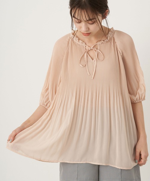 earth music&ecology(アースミュージックアンドエコロジー)の「シフォンプリーツ2wayブラウス *(シャツ/ブラウス・レディース・ブラック/アイボリー/ミント/ドット/ライトベージュ/ブラック系その他5・FREE)」の1枚目の写真