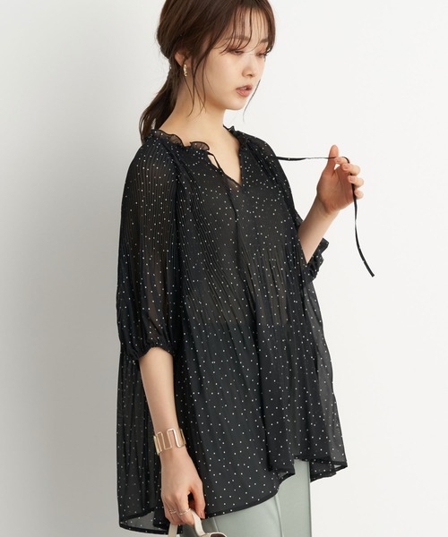 earth music&ecology(アースミュージックアンドエコロジー)の「シフォンプリーツ2wayブラウス *(シャツ/ブラウス・レディース・ブラック/アイボリー/ミント/ドット/ライトベージュ/ブラック系その他5・FREE)」の4枚目の写真