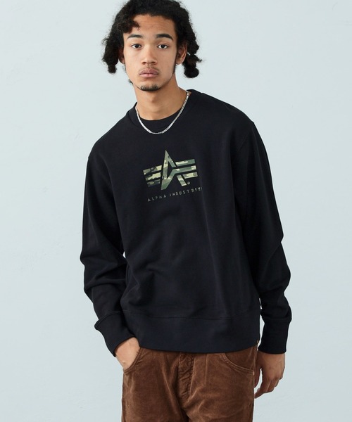 Alpha Industries（アルファインダストリーズ）の「ブランドロゴ クルーネックスウェット　無地/カモ柄（スウェット・メンズ・ブラック/ブラック系その他/ブラック系その他2/ヘザーグレー/グレイッシュベージュ/ブルー系その他/グレイッシュブルー・LARGE/X-LARGE/MEDIUM）」の2枚目の写真