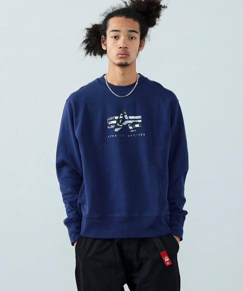 Alpha Industries（アルファインダストリーズ）の「ブランドロゴ クルーネックスウェット　無地/カモ柄（スウェット・メンズ・ブラック/ブラック系その他/ブラック系その他2/ヘザーグレー/グレイッシュベージュ/ブルー系その他/グレイッシュブルー・LARGE/X-LARGE/MEDIUM）」の6枚目の写真