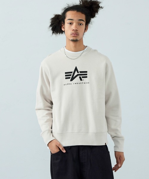 Alpha Industries（アルファインダストリーズ）の「ブランドロゴ クルーネックスウェット　無地/カモ柄（スウェット・メンズ・ブラック/ブラック系その他/ブラック系その他2/ヘザーグレー/グレイッシュベージュ/ブルー系その他/グレイッシュブルー・LARGE/X-LARGE/MEDIUM）」の5枚目の写真