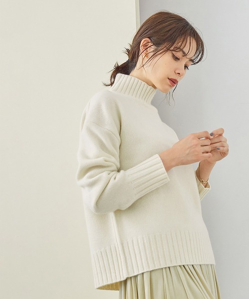 ROPE'(ロペ)の「【一部WEB限定】タスマニアウールボトルネックタイトプルオーバーニット(ニット/セーター・レディース・チャコールグレー/ホワイト/ベージュ/ライトグリーン/カーキ/サックスブルー/ラベンダー・38)」の2枚目の写真