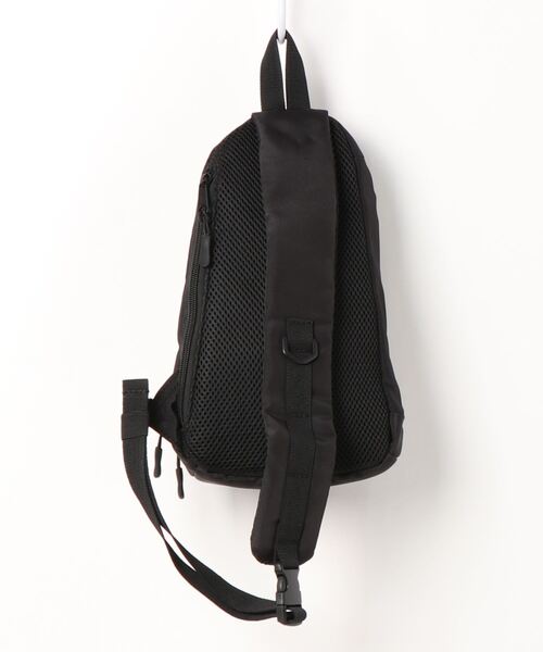 XLARGE KIDS（エクストララージキッズ）の「ロゴボディバッグ（ボディバッグ/ウエストポーチ・キッズ・ブラック/ブルー・FREE）」の3枚目の写真