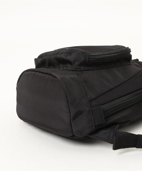 XLARGE KIDS（エクストララージキッズ）の「ロゴボディバッグ（ボディバッグ/ウエストポーチ・キッズ・ブラック/ブルー・FREE）」の4枚目の写真