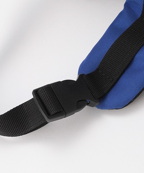 XLARGE KIDS（エクストララージキッズ）の「ロゴボディバッグ（ボディバッグ/ウエストポーチ・キッズ・ブラック/ブルー・FREE）」の14枚目の写真