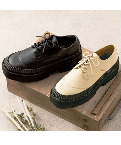 GeeRA(ジーラ)の「レースアップトラックソールシューズ(スニーカー・レディース・アイボリー/ブラック・LARGE/MEDIUM/X-LARGE/SMALL)」の5枚目の写真