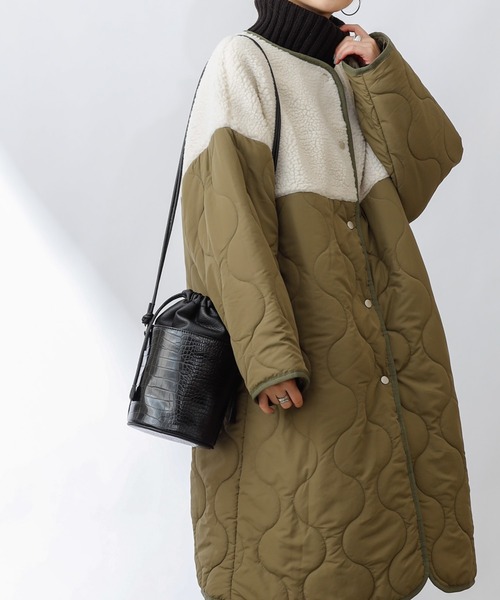 COLONY 2139(コロニートゥーワンスリーナイン)の「ボア×キルトノーカラーロングコート(ノーカラーコート・レディース・ブラック/カーキ/グレイッシュベージュ・FREE)」の1枚目の写真