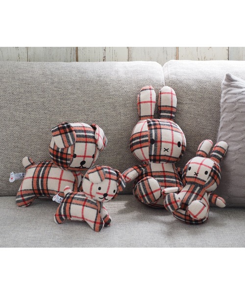 Miffy( ミッフィー)の「ミッフィー チェック ぬいぐるみ 33cm ベージュ(インテリア雑貨・レディース・ベージュ系その他・FREE)」の6枚目の写真