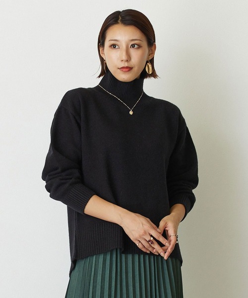 NICOLE white（ニコルホワイト）の「バックスリット ハイネックプルオーバー（ニット/セーター・レディース・オフホワイト/ブラック/モカ/ベージュ/サックスブルー・FREE）」の3枚目の写真