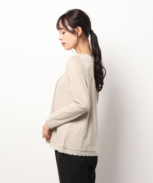 Samansa Mos2(サマンサ モスモス)の「Vネックレースカットソー(Tシャツ/カットソー・レディース・ブラック/ベージュ/オフホワイト・フリ-)」の4枚目の写真