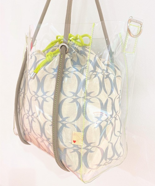 Q（キュー）の「クリアトート（トートバッグ・レディース・ピンク/ライム・ONE SIZE）」の11枚目の写真