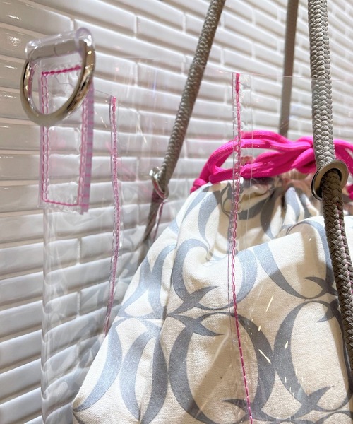 Q（キュー）の「クリアトート（トートバッグ・レディース・ピンク/ライム・ONE SIZE）」の14枚目の写真