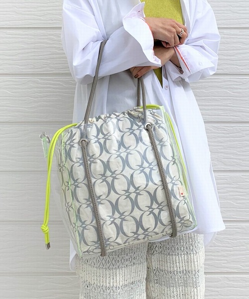 Q（キュー）の「クリアトート（トートバッグ・レディース・ピンク/ライム・ONE SIZE）」の3枚目の写真