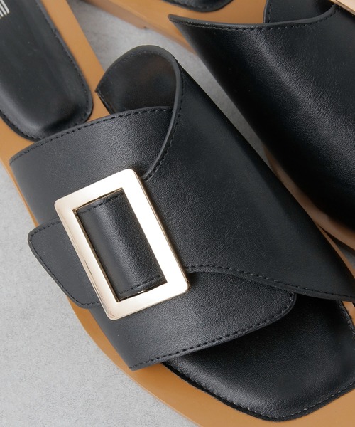COLONY 2139（コロニートゥーワンスリーナイン）の「スクエアバックルサンダル（サンダル・レディース・ブラック/オフホワイト・24.5/22.5/23.5）」の10枚目の写真
