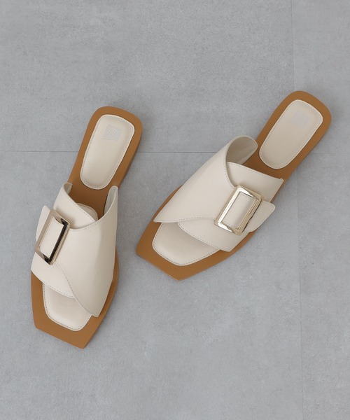 COLONY 2139（コロニートゥーワンスリーナイン）の「スクエアバックルサンダル（サンダル・レディース・ブラック/オフホワイト・24.5/22.5/23.5）」の13枚目の写真