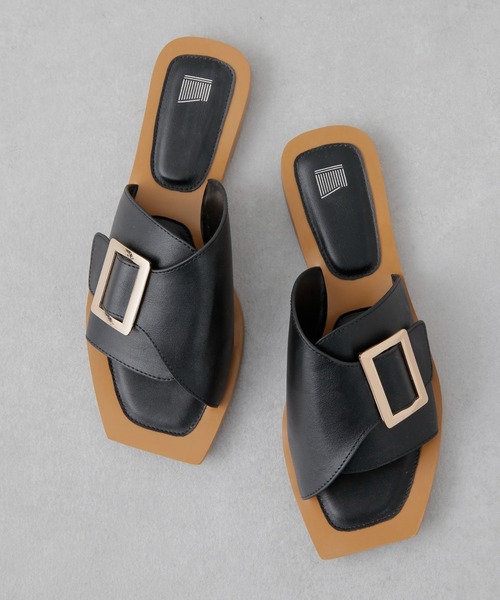 COLONY 2139（コロニートゥーワンスリーナイン）の「スクエアバックルサンダル（サンダル・レディース・ブラック/オフホワイト・24.5/22.5/23.5）」の5枚目の写真