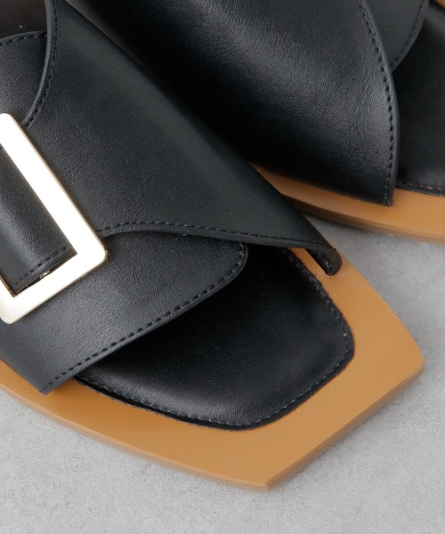 COLONY 2139（コロニートゥーワンスリーナイン）の「スクエアバックルサンダル（サンダル・レディース・ブラック/オフホワイト・24.5/22.5/23.5）」の12枚目の写真