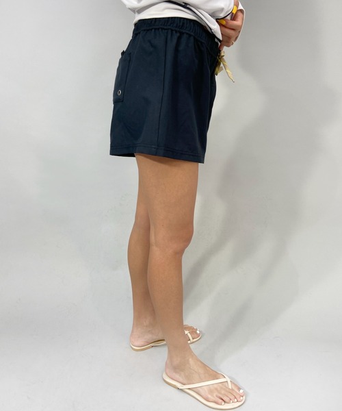 ROXY（ロキシー）の「ROXY/ロキシー 水陸両用ショート丈無地ワンポイントロゴショートパンツ/トランクス/水着   RBS225036（水着・レディース・ホワイト/ブラック・S/M/L）」の9枚目の写真